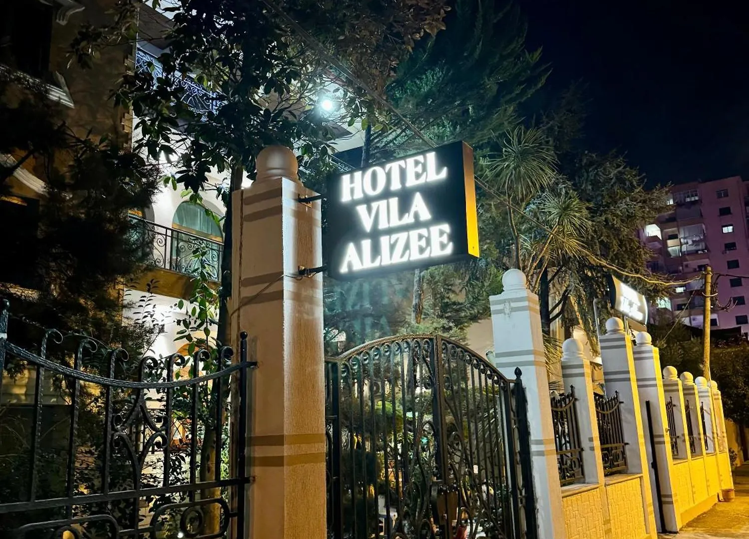 Vila Alizee Hotel Tiran