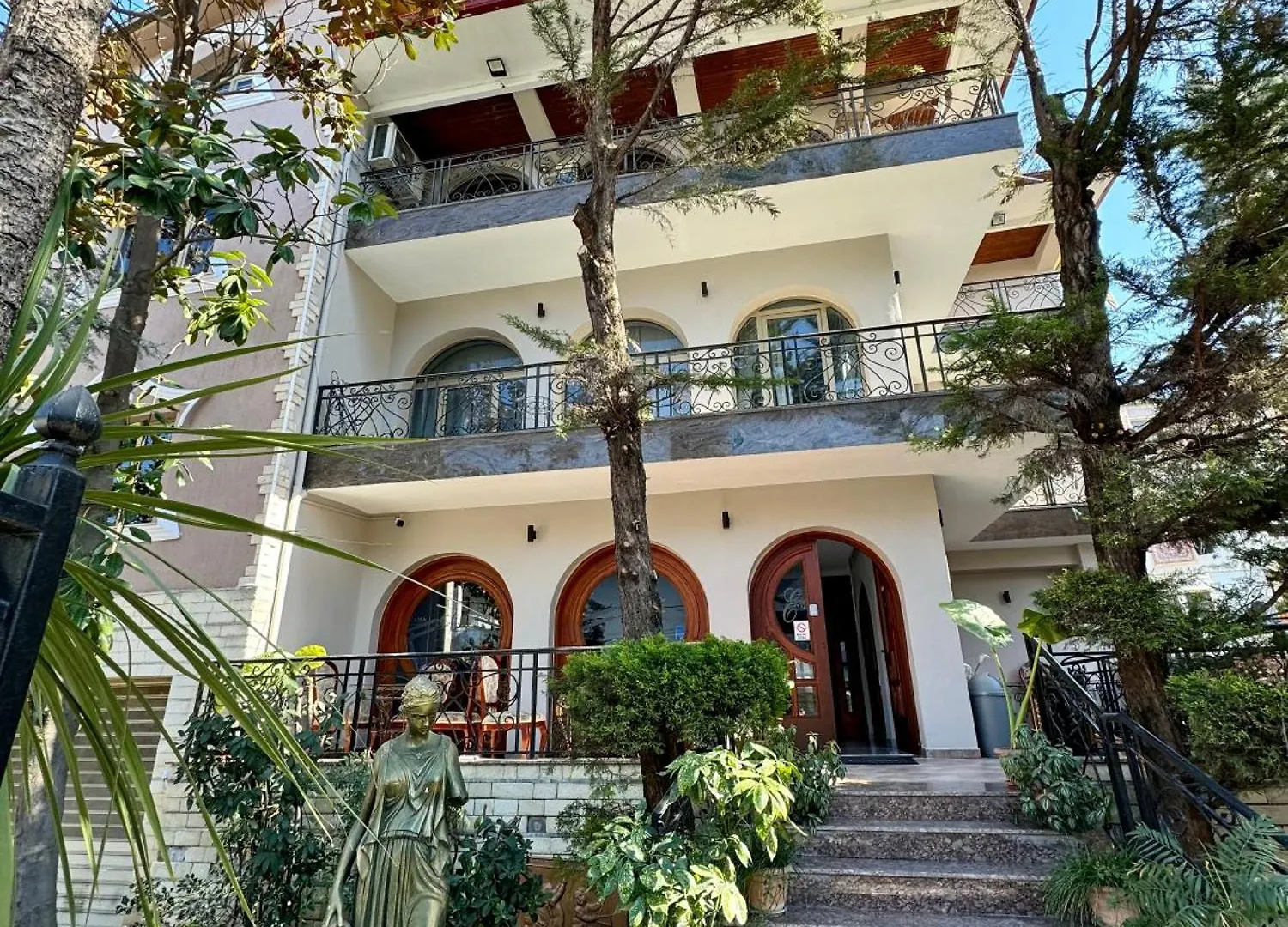Vila Alizee Hotel Tiran